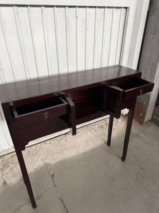 Consola de madera restaurada