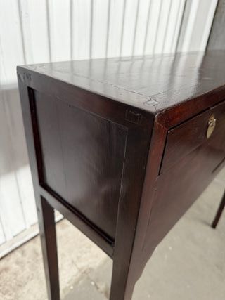 Consola de madera restaurada