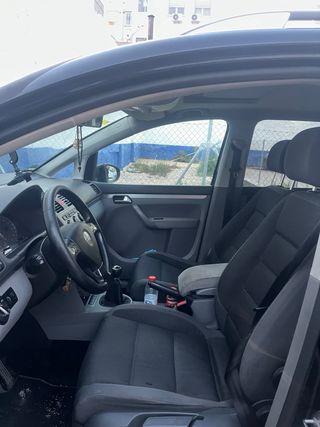 Vendo volkswagen touran de 7 plazas  año 02/2010