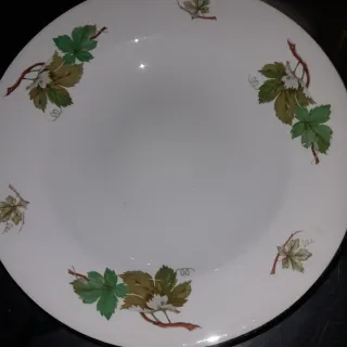 Lote 4 Platos Royal China Hojas ( leer descripcion