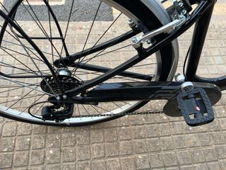 Bicicleta Paseo Negra con Cesta