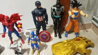 Lote de juguetes superhéroes + otros