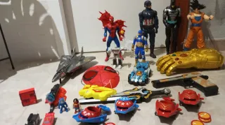 Lote de juguetes superhéroes + otros
