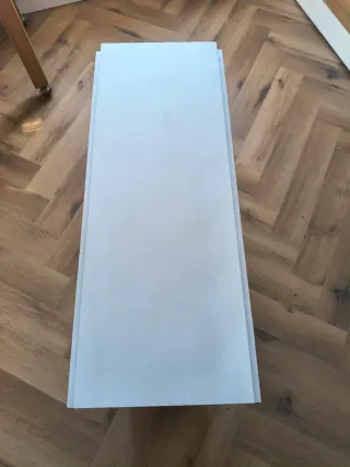 Mesa plegable de madera blanca