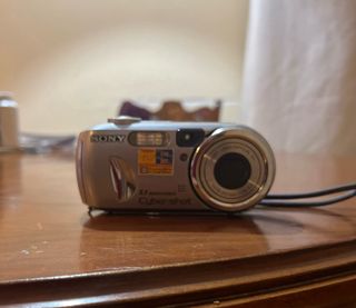 Cámara Sony Cyber-shot DSC-P93A 5.1 MP