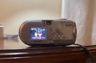 Cámara Sony Cyber-shot DSC-P93A 5.1 MP