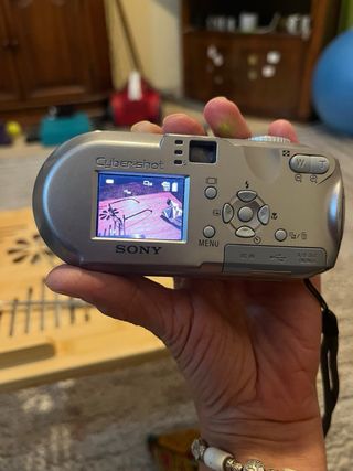 Cámara Sony Cyber-shot DSC-P93A 5.1 MP