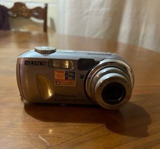 Cámara Sony Cyber-shot DSC-P93A 5.1 MP