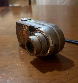 Cámara Sony Cyber-shot DSC-P93A 5.1 MP