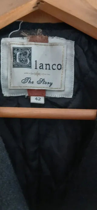 Abrigo de paño negro