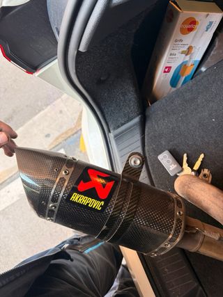 Akrapovic Racing Line Carbono