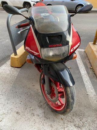 Honda CBR 600F Sportbike Roja y Negra