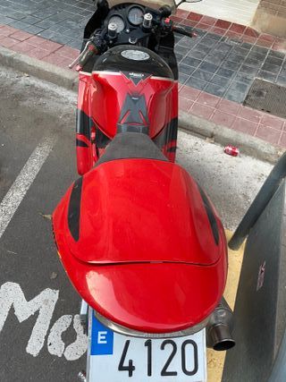 Honda CBR 600F Sportbike Roja y Negra