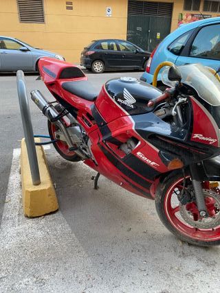 Honda CBR 600F Sportbike Roja y Negra