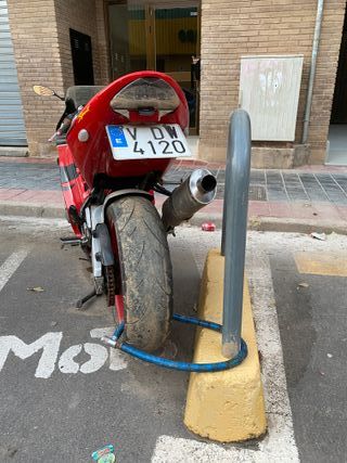Honda CBR 600F Sportbike Roja y Negra