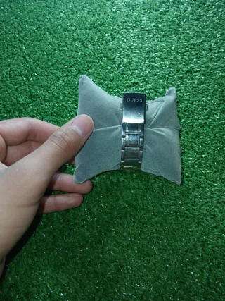 Reloj Guess Dorado y Plateado