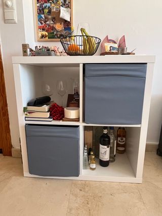 Estantería modular blanca y gris