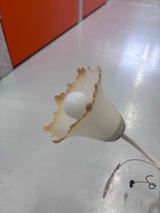 Lámpara de techo colgante blanca y dorada