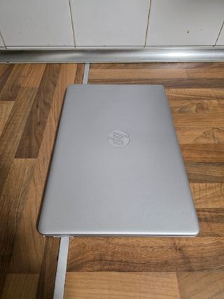 Ordenador portátil HP i3 ONCEAVA GENERACIÓN, 8RAM