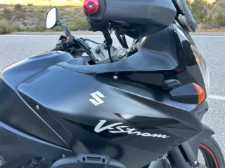 Suzuki v strom dl 650  Negra