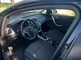 Opel Astra 2011