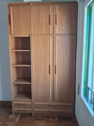 Armario grande de madera