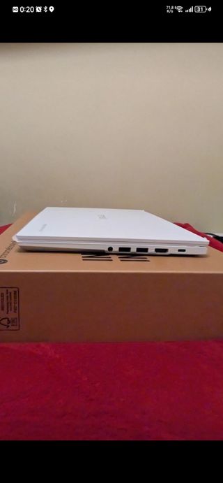 Ordenador portátil ASUS blanco