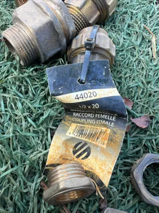 Piezas de latón para fontanería