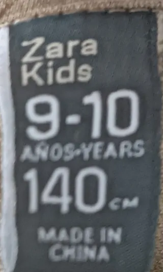 Traje beige chaqueta y pantalón