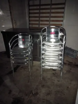 Sillas de aluminio apilables para bar