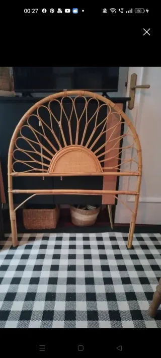 Mesita de noche y cabecero bambú y mimbre