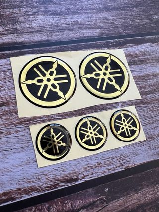 5 EMBLEMAS PEGATINA YAMAHA LOGO ORO TMAX NMAX MT09