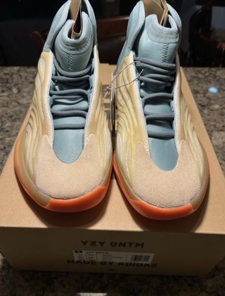 Adidas Yeezy QNTM Hi-Res Coral