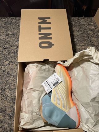 Adidas Yeezy QNTM Hi-Res Coral