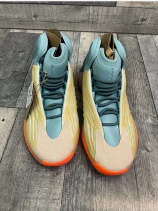 Adidas Yeezy QNTM Hi-Res Coral