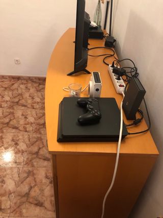 Mueble/armario de madera maciza para TV o salón