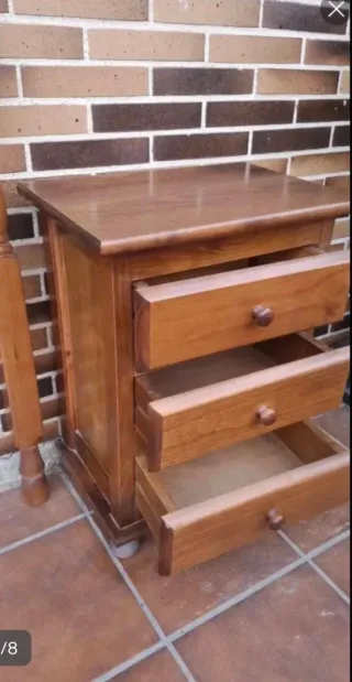 Cabecero y 2 mesitas de noche de madera