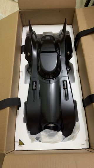 Batmobile Hot Toys 1/6 Nuevo