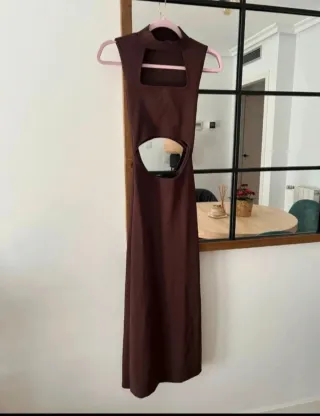 Vestido Zara cuello halter cut out marrón