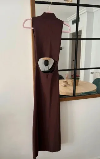 Vestido Zara cuello halter cut out marrón