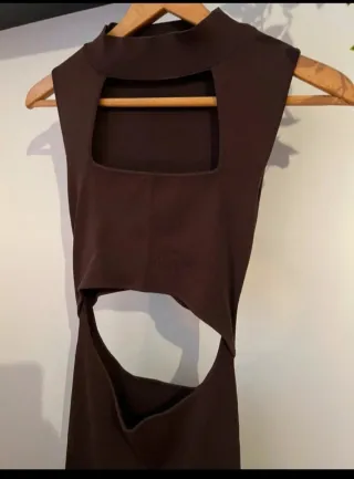 Vestido Zara cuello halter cut out marrón