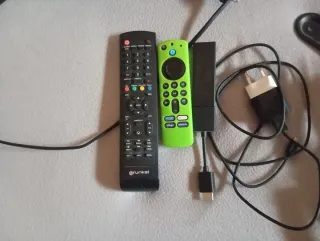 Pack Xbox One X de un 1tb + TV 32 + soporte pared