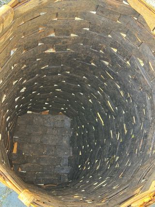 Cesto alto artesanal de mimbre