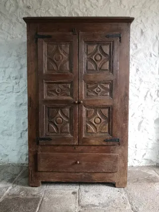 Armario antiguo de Nogal del S.XVII