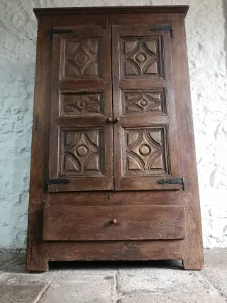 Armario antiguo de Nogal del S.XVII