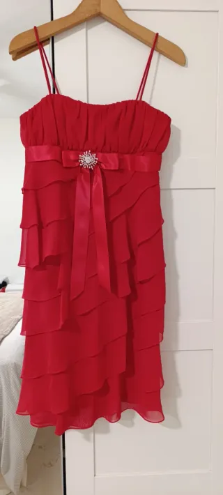 Vestido rojo con volantes y lazo