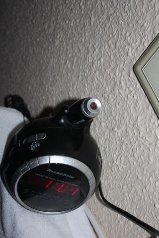 Radio Reloj Despertador Proyector Hora Techo