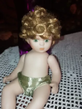 Antica bambola di porcellana con il suo bambino