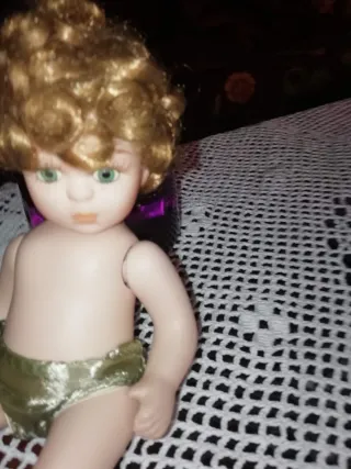 Antica bambola di porcellana con il suo bambino