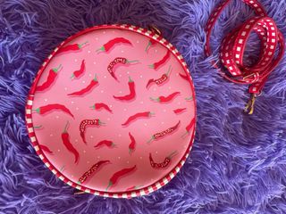 Bolso Lolina redondo labios picantes